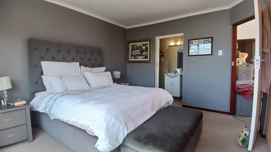 2 Bedroom Property for Sale in Westcliff Western Cape